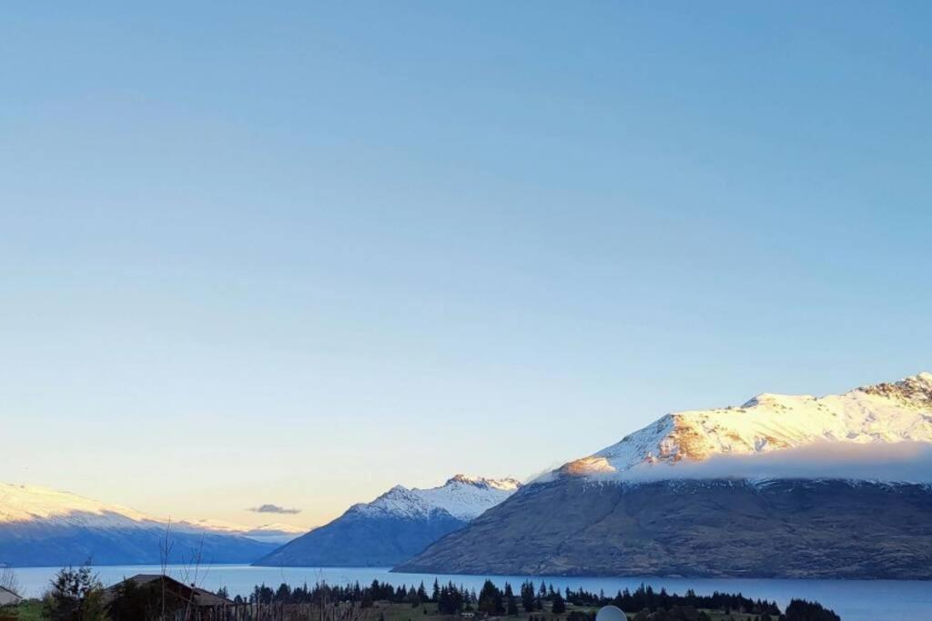 Awesome Studio - Amazing Mountain & Lake Views クイーンズタウン エクステリア 写真